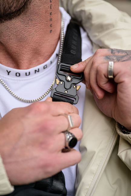 YoungLA menn 750 mach 1 cross body poser tilbehør H4N2T974 svart